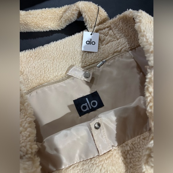 Alo foxy sherpa tote - Picture 2 of 4